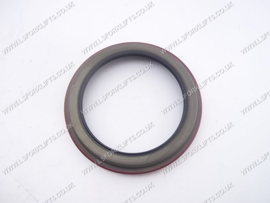 HYSTER OUTER HUB SEAL (LS5447)